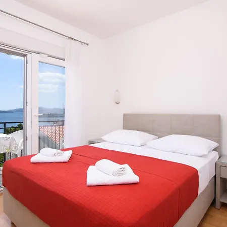 A2-apt W Shared Pool & Balcony Next To The * Trogir