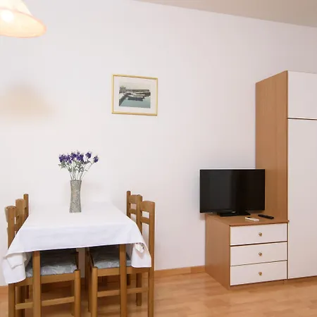 Apartman A2-apt W Shared Pool & Balcony Next To The