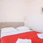 A2-apt W Shared Pool & Balcony Next To The * Trogir