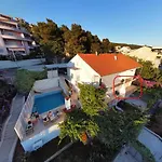 A2-apt W Shared Pool & Balcony Next To The Trogir