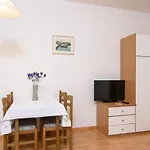 Daire A2-apt W Shared Pool & Balcony Next To The