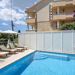A2-apt W Shared Pool & Balcony Next To The Trogir