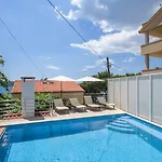 Daire A2-apt W Shared Pool & Balcony Next To The