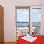 A2-apt W Shared Pool & Balcony Next To The Trogir