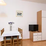 Daire A2-apt W Shared Pool & Balcony Next To The