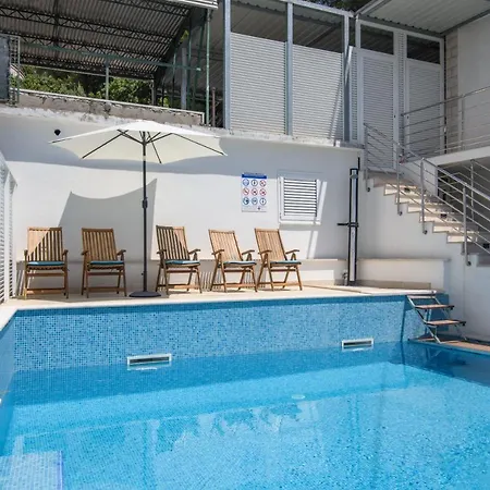 A2-apt W Shared Pool & Balcony Next To The Trogir