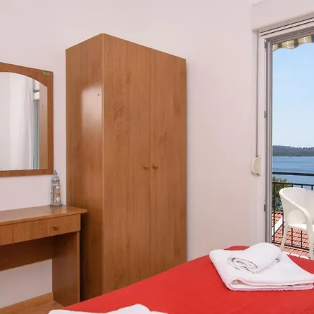 A2-apt W Shared Pool & Balcony Next To The Apartment *
