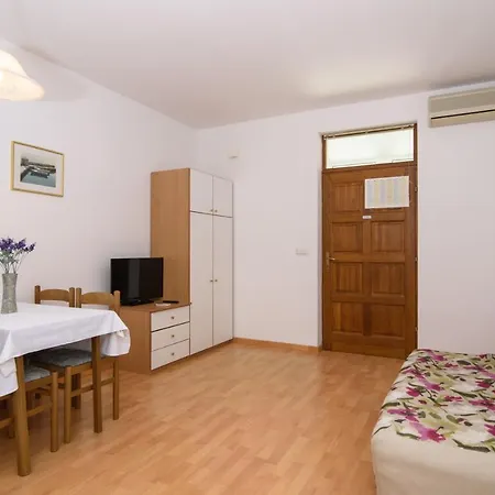 Apartment A2-apt W Shared Pool & Balcony Next To The Trogir