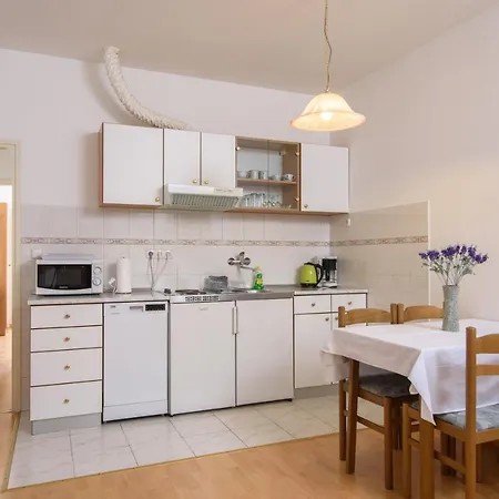 Lejlighed A2-apt W Shared Pool & Balcony Next To The