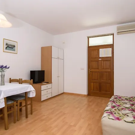 Lejlighed A2-apt W Shared Pool & Balcony Next To The