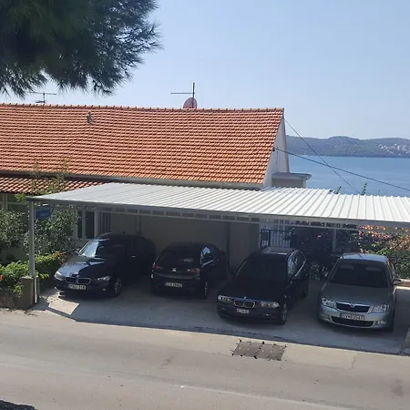 Apartman A2-apt W Shared Pool & Balcony Next To The Trogir