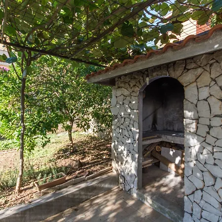 Apartment A2-apt W Shared Pool & Balcony Next To The Trogir