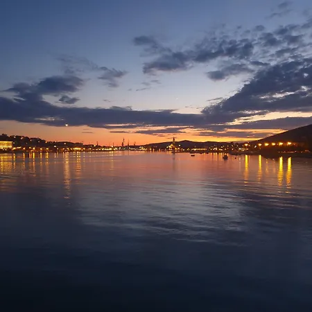 A2-apt W Shared Pool & Balcony Next To The * Trogir