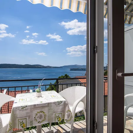 Lejlighed A2-apt W Shared Pool & Balcony Next To The Trogir