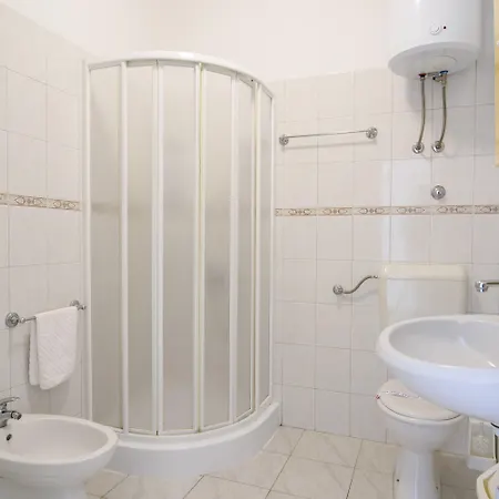 A2-apt W Shared Pool & Balcony Next To The Apartman