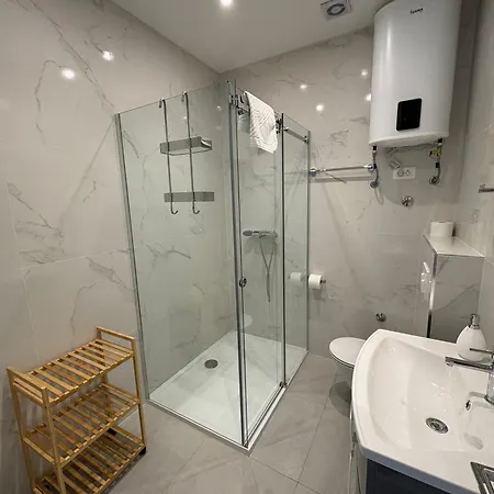 A2-apt W Shared Pool & Balcony Next To The Apartment *