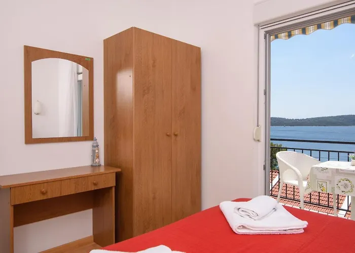 A2-apt W Shared Pool & Balcony Next To The Apartment *