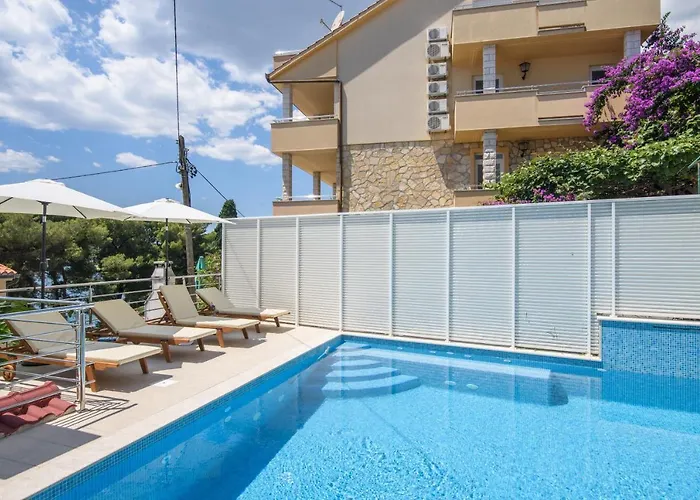 A2-apt W Shared Pool & Balcony Next To The Trogir