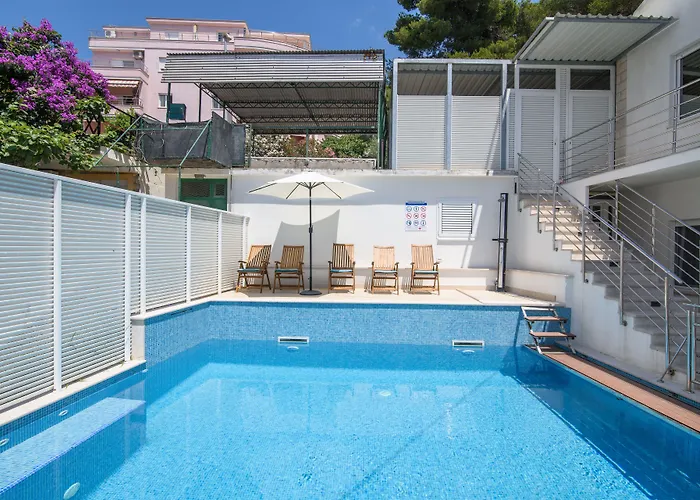 A2-apt W Shared Pool & Balcony Next To The Apartment Trogir