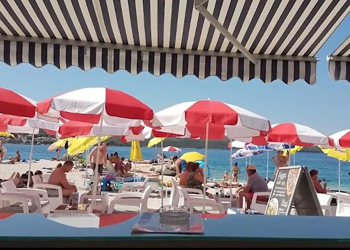 A2-apt W Shared Pool & Balcony Next To The Apartment *