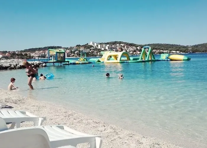 A2-apt W Shared Pool & Balcony Next To The Apartment