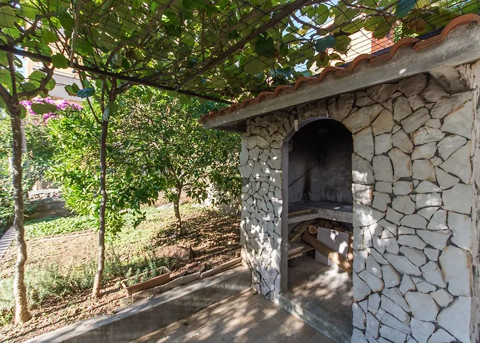 Apartment A2-apt W Shared Pool & Balcony Next To The Trogir