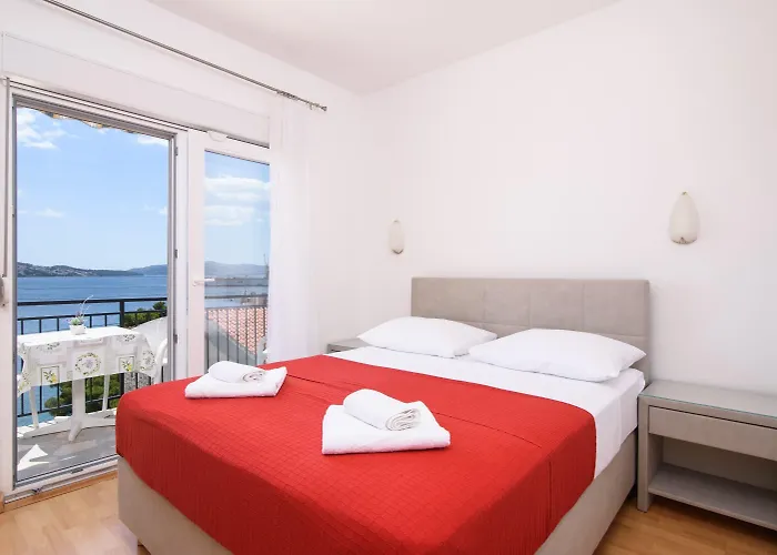 A2-apt W Shared Pool & Balcony Next To The * Trogir