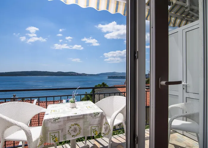 Apartment A2-apt W Shared Pool & Balcony Next To The Trogir