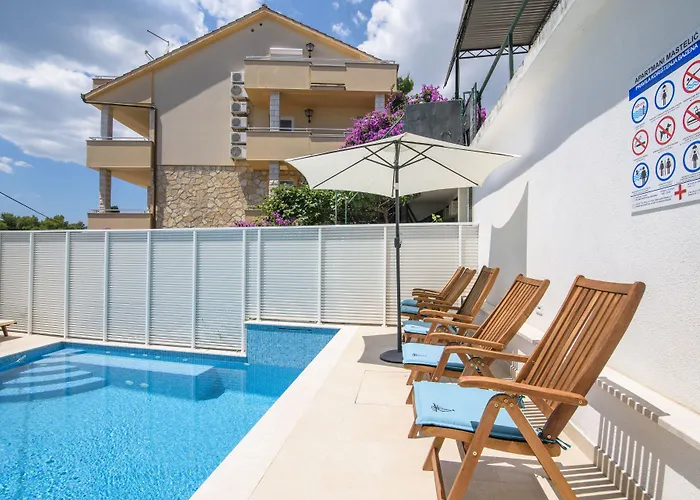 Apartment A2-apt W Shared Pool & Balcony Next To The Trogir