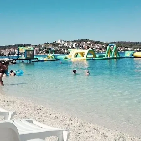 A2-apt W Shared Pool & Balcony Next To The