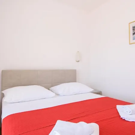 A2-apt W Shared Pool & Balcony Next To The * Trogir